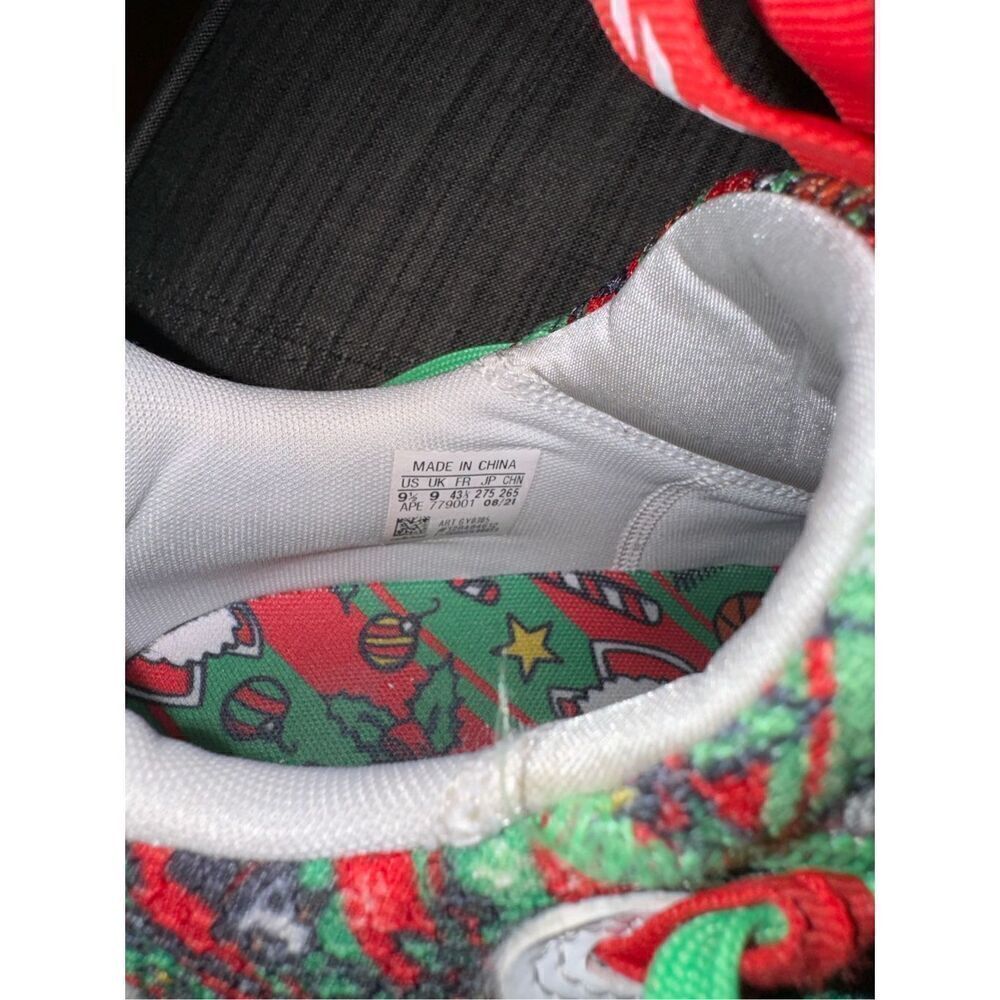 Adidas Trae Young 1 Christmas Shoes EUC SIZE 9.5 MENS - Picture 8 of 9